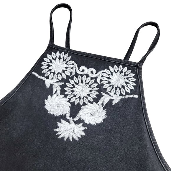 Me to We black floral embroidered crop spaghetti strap tank top size medium - Picture 4 of 4